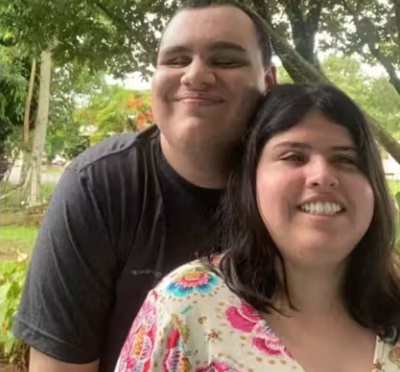 Casal deficiente foge para se casar, mas precisa de ajuda.